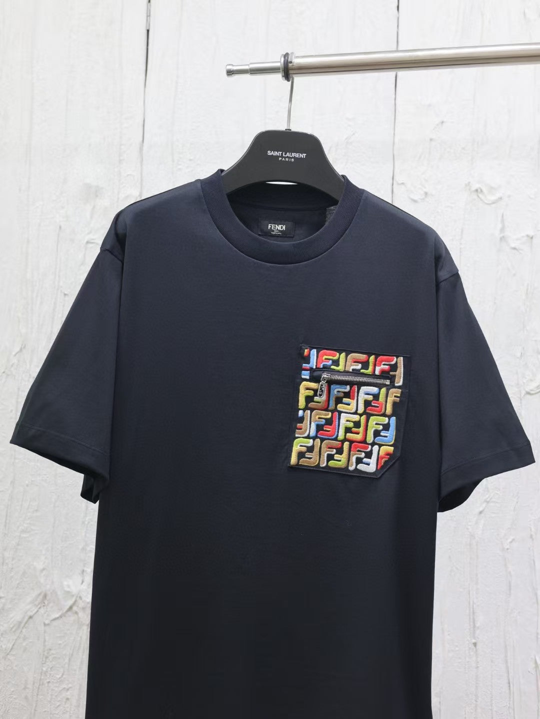 New pocket letter embroidered T-shirt