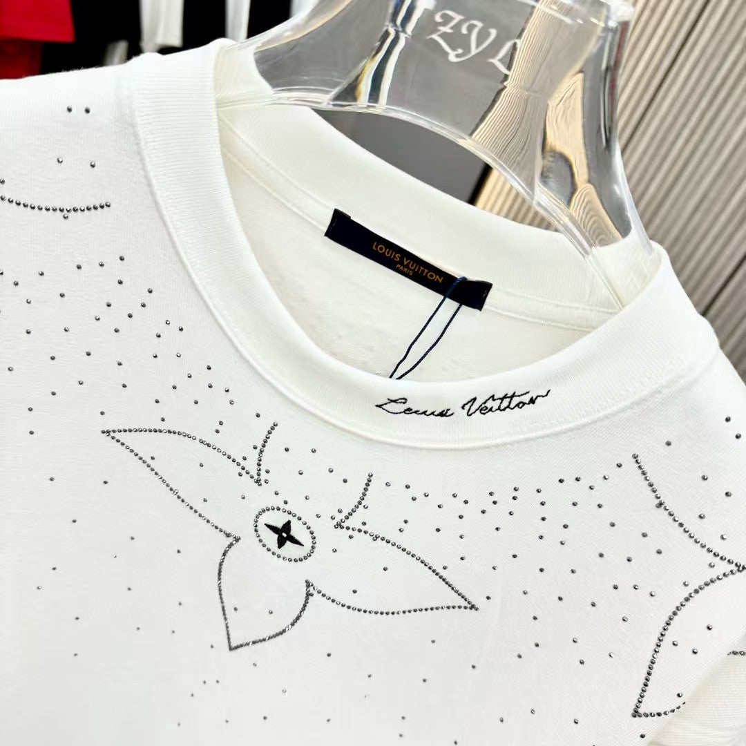 Newly launched embroidery paired with loose diamond T-shirt